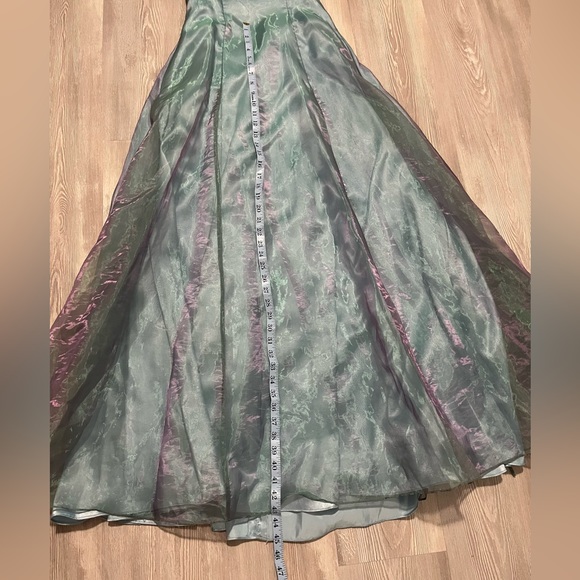 Teal-blue purple shimmer princess bedazzled Grad dress size 4 - Picture 10 of 16